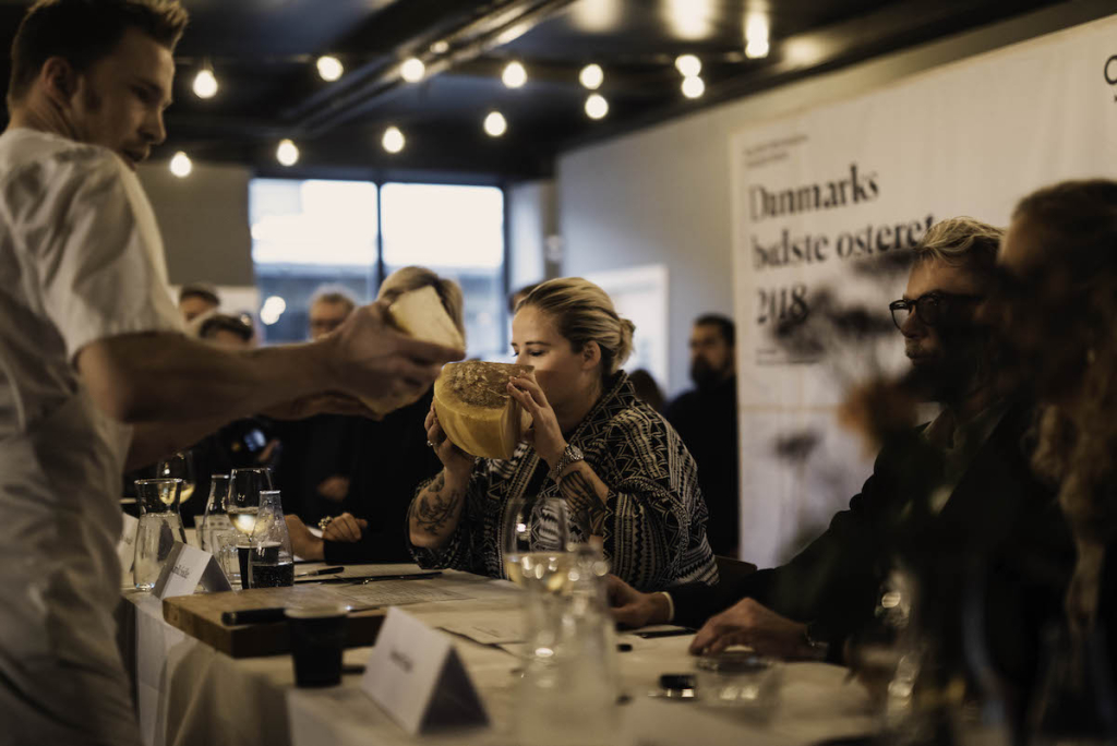 Der var stor opbakning til Årets Ret Med Ost i 2018, hvor Restaurant Jordnær endte med at løbe med sejren foran en begejstret jury. Foto: Liv Kastrup