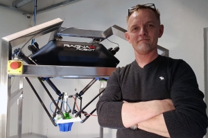 Preben Hjørnet er stifter af Blue Workforce A/S og har designet og udviklet den kollaborative robot Ragnar, der kan alt inden for pakning, sortering og håndtering i bl.a. fødevareindustrien.