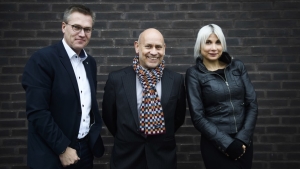 Spar & Hjælp klistermærket indføres fra lørdag den 14. januar, fortæller Klaus Nørlem, Carsten Hansen og Selina Juul.