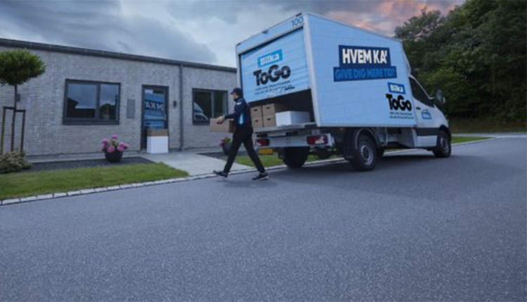 Varevogn fra Bilka to Go ved hus