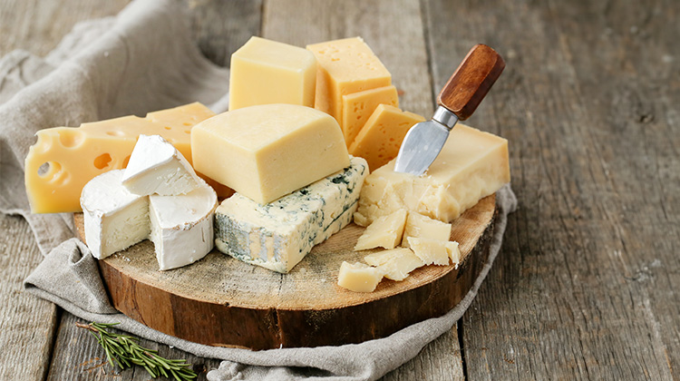 Oste på et bræt, foto: Freepik.com