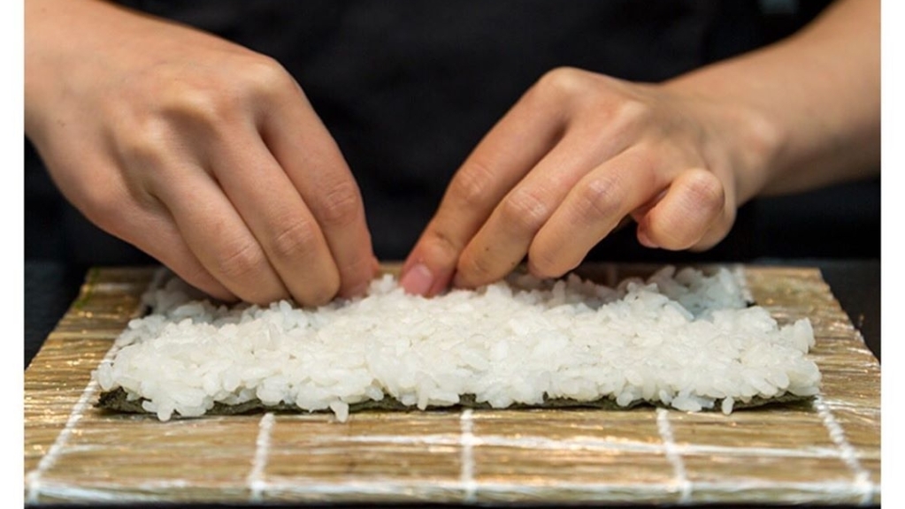 Det nye efteruddannelsesforløb kan samtidig være startskuddet til at inddrage sushien i større omfang på Hotel- og Restaurantskolens forskellige kurser og uddannelser. Foto: Letz Sushi